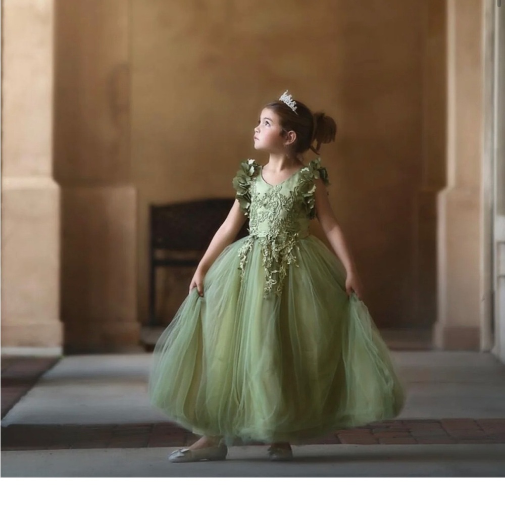 Green V-Neck Sleeveless Gown for Weddings